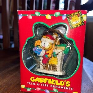Garfield's Holiday Ornament - Red and Gold